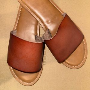 Universal Thread tan sandals, size 10